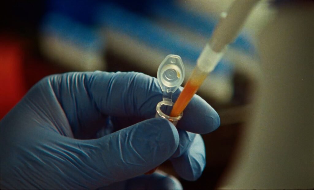 מערכת אנזים חדשה שגילה קלוד עם חזרות דמויות CRISPR במעבדת הביולוגיה של אנתרופיק